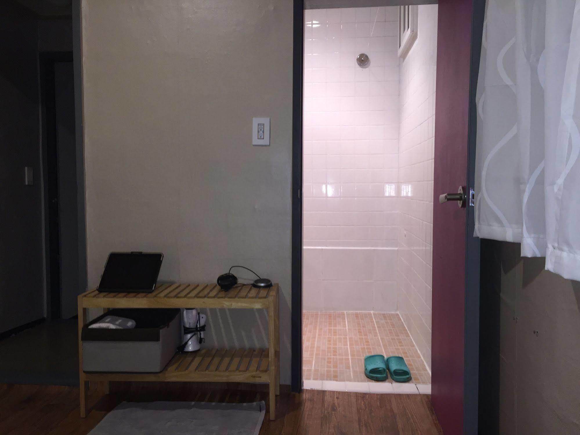 Backpackers In Jeju City Center Luaran gambar