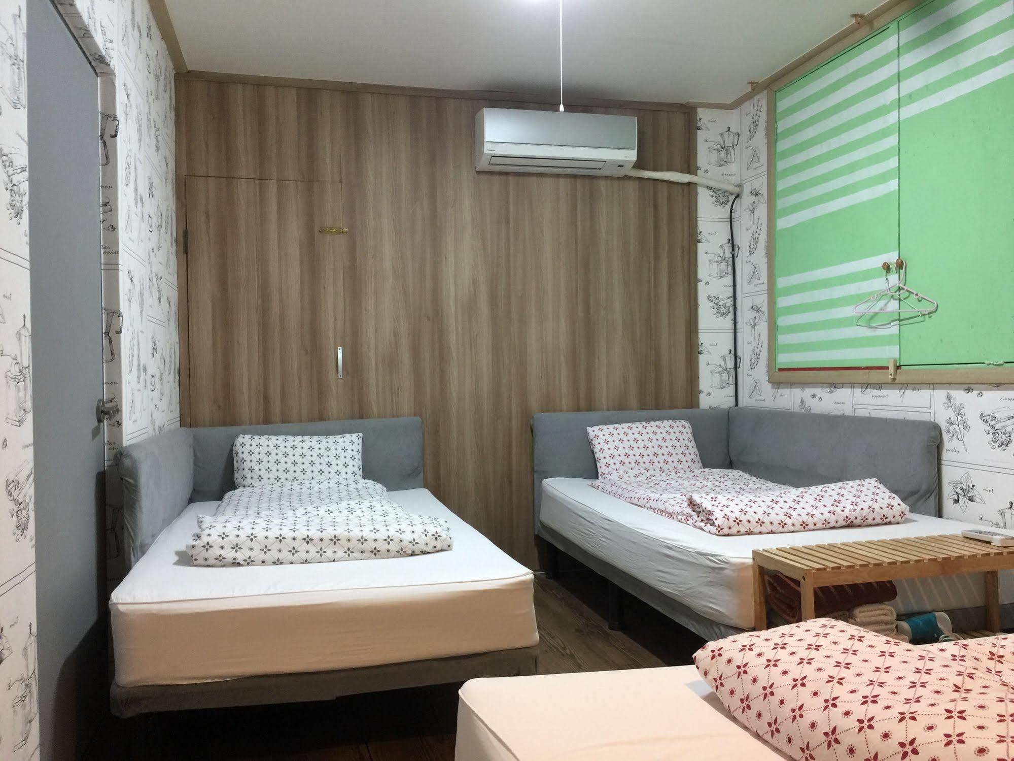 Backpackers In Jeju City Center Luaran gambar