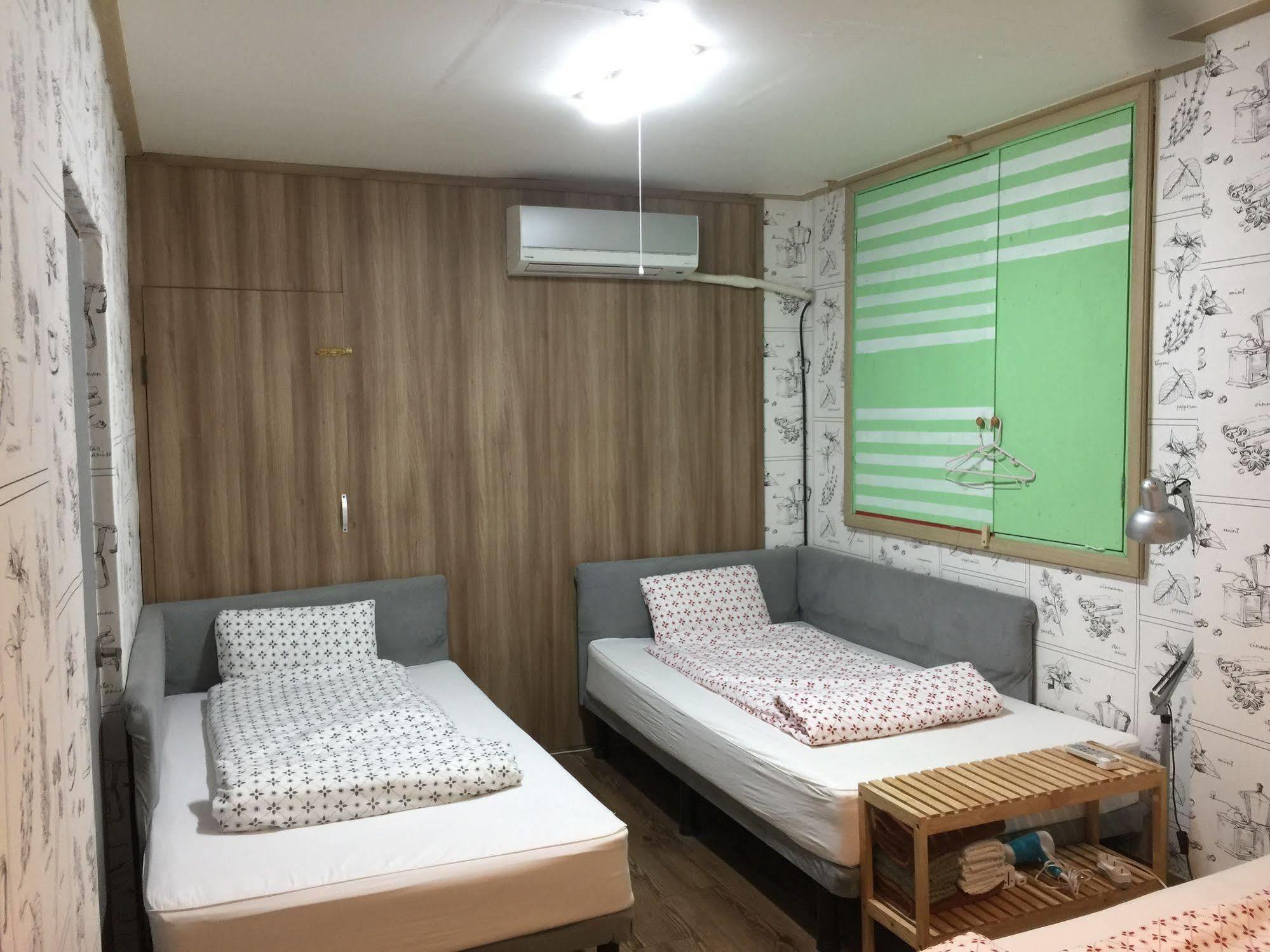 Backpackers In Jeju City Center Luaran gambar