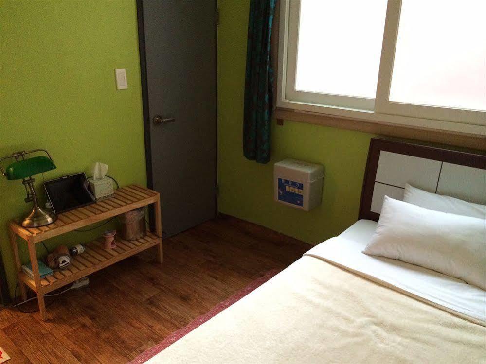 Backpackers In Jeju City Center Luaran gambar